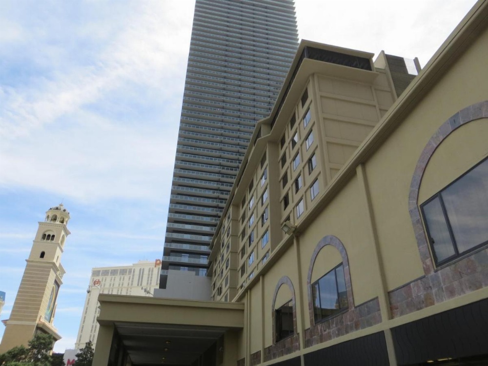 Jockey Resort Suites Center Strip Image 16